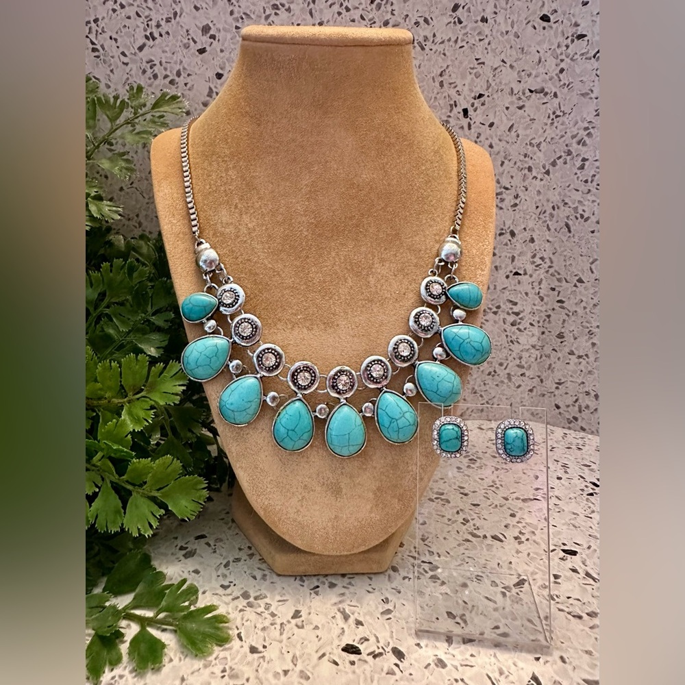 Howlite and rhinestone necklace and earring set